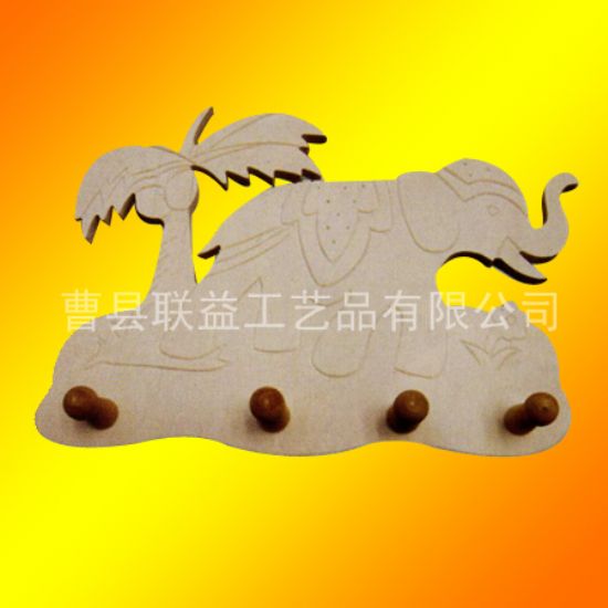 點(diǎn)擊查看詳細(xì)信息<br>標(biāo)題：木制掛件LY-1307 閱讀次數(shù)：2083